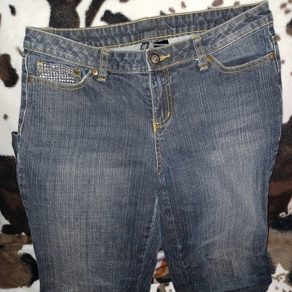 BISOU BISOU WOMENS JEANS, SIZE 8, 5 POCKET, WITH BLING. - Picture 3 of 9
